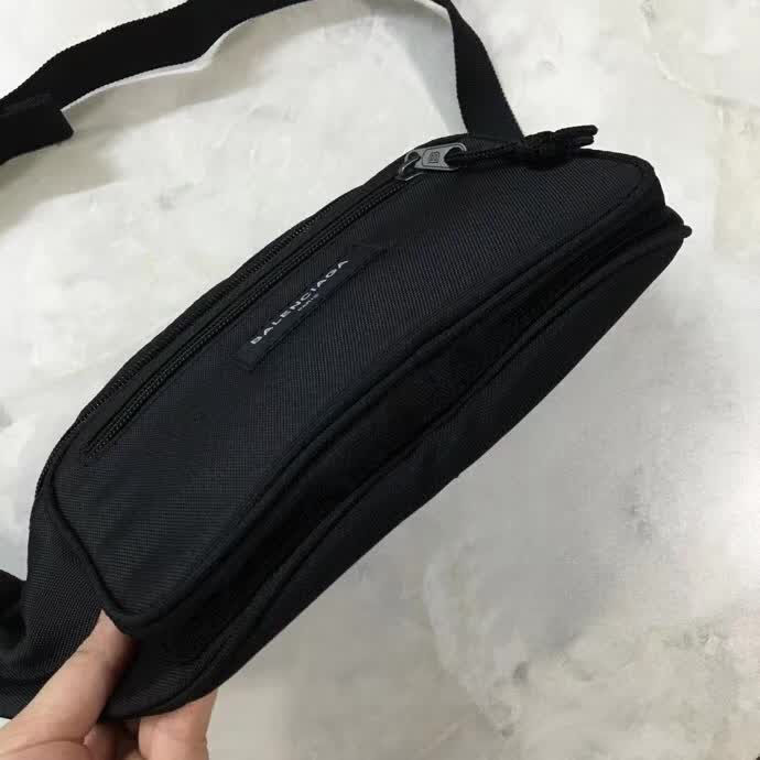 BALENCIAG巴黎世家 帆布胸包腰包 簡單輕便  BL1137